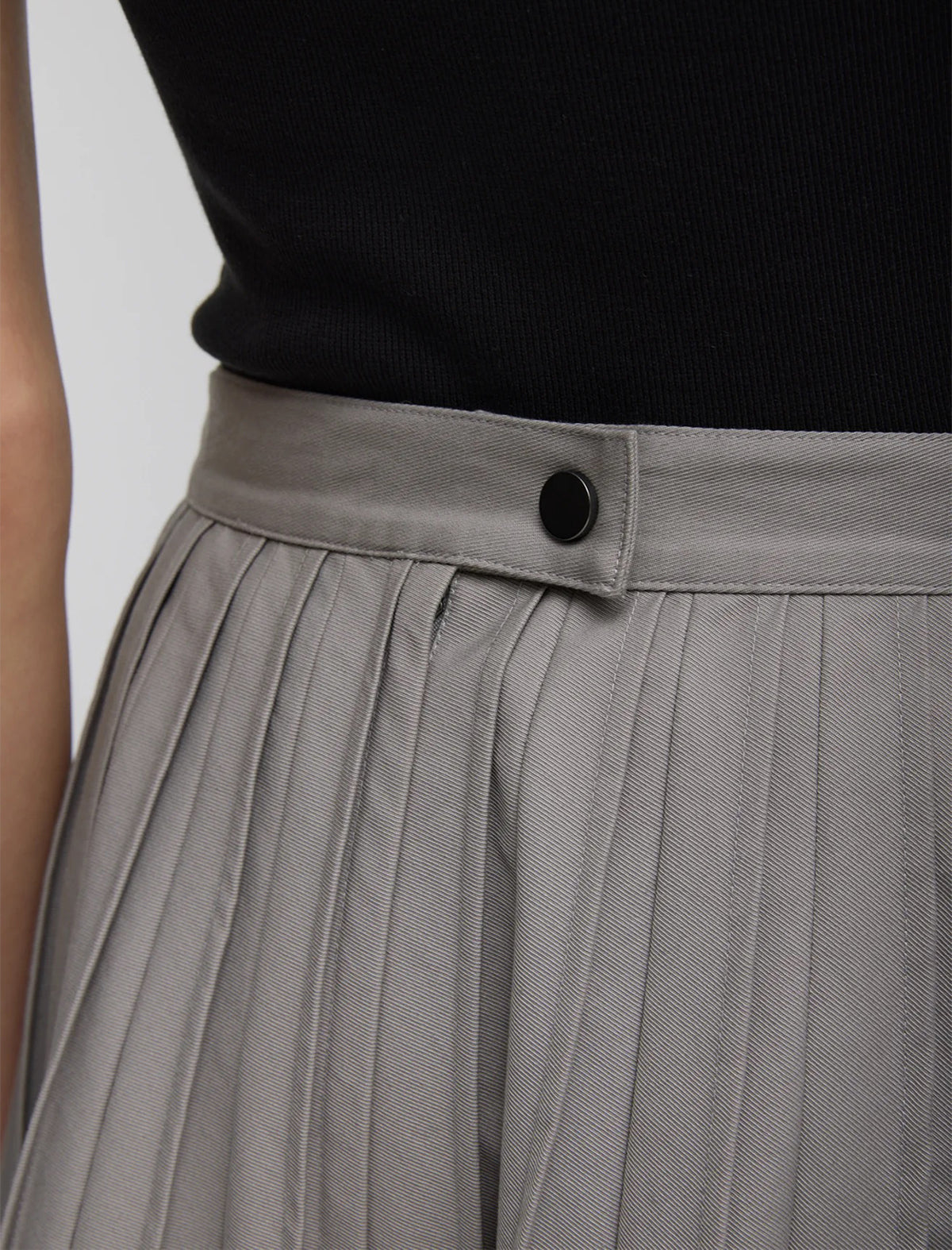 TIBI Oliver Cotton Stretch Tricotine Pintucked Skirt In Grey Moon