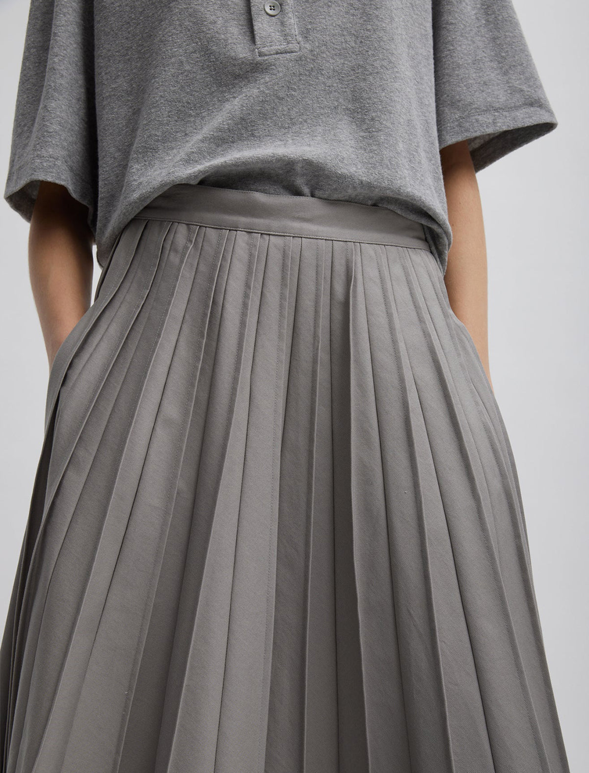 TIBI Oliver Cotton Stretch Tricotine Pintucked Skirt In Grey Moon