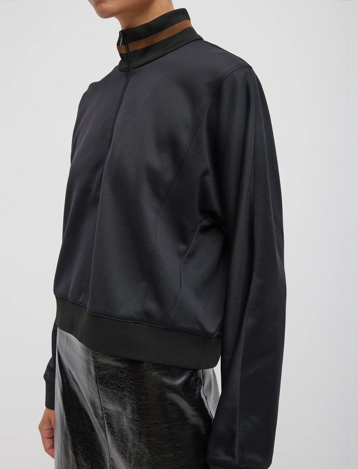 TIBI Sweater Rajut Aktif Warna Hitam