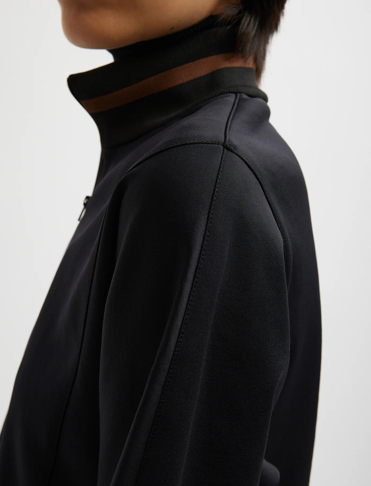 TIBI Sweater Rajut Aktif Warna Hitam