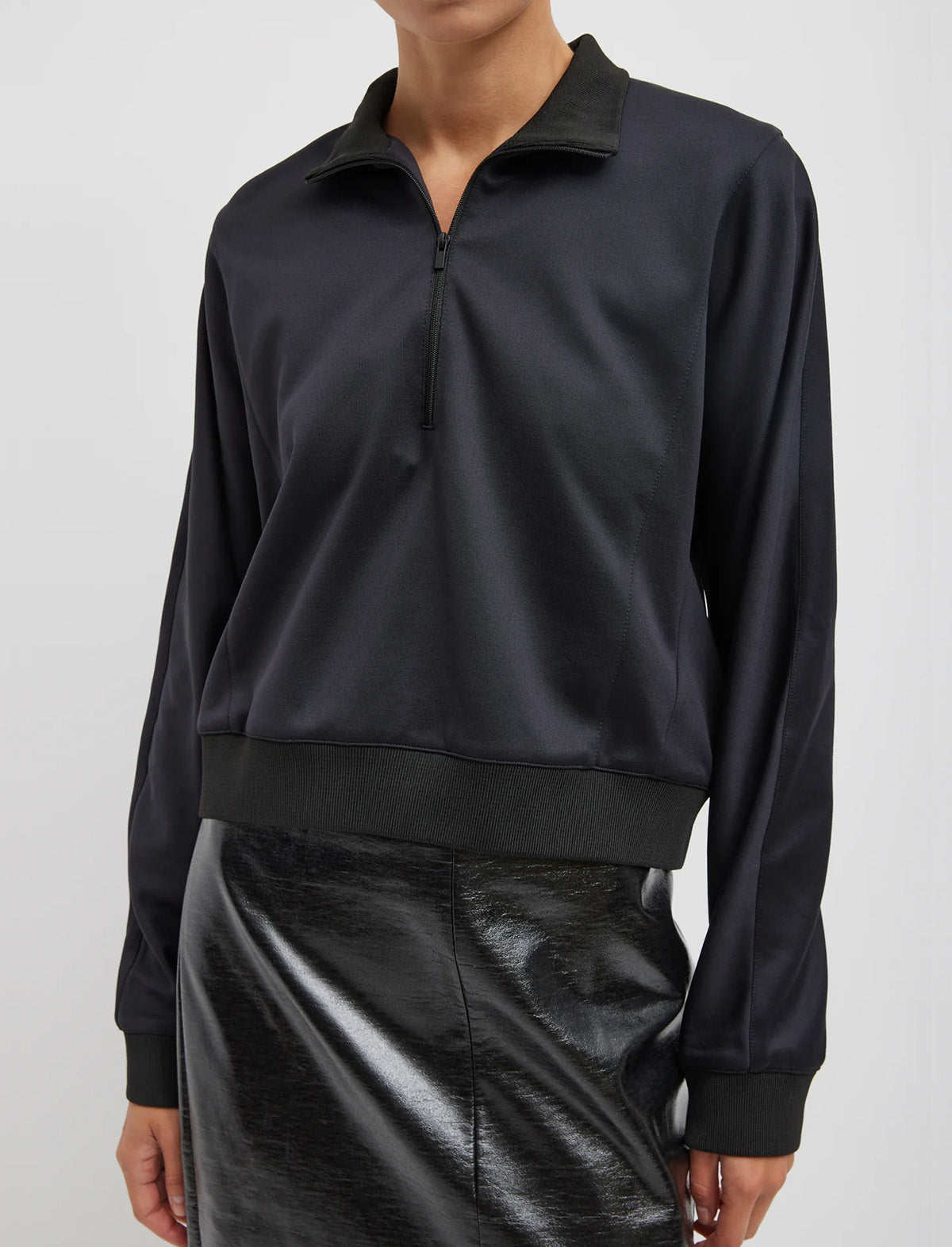 TIBI Sweater Rajut Aktif Warna Hitam