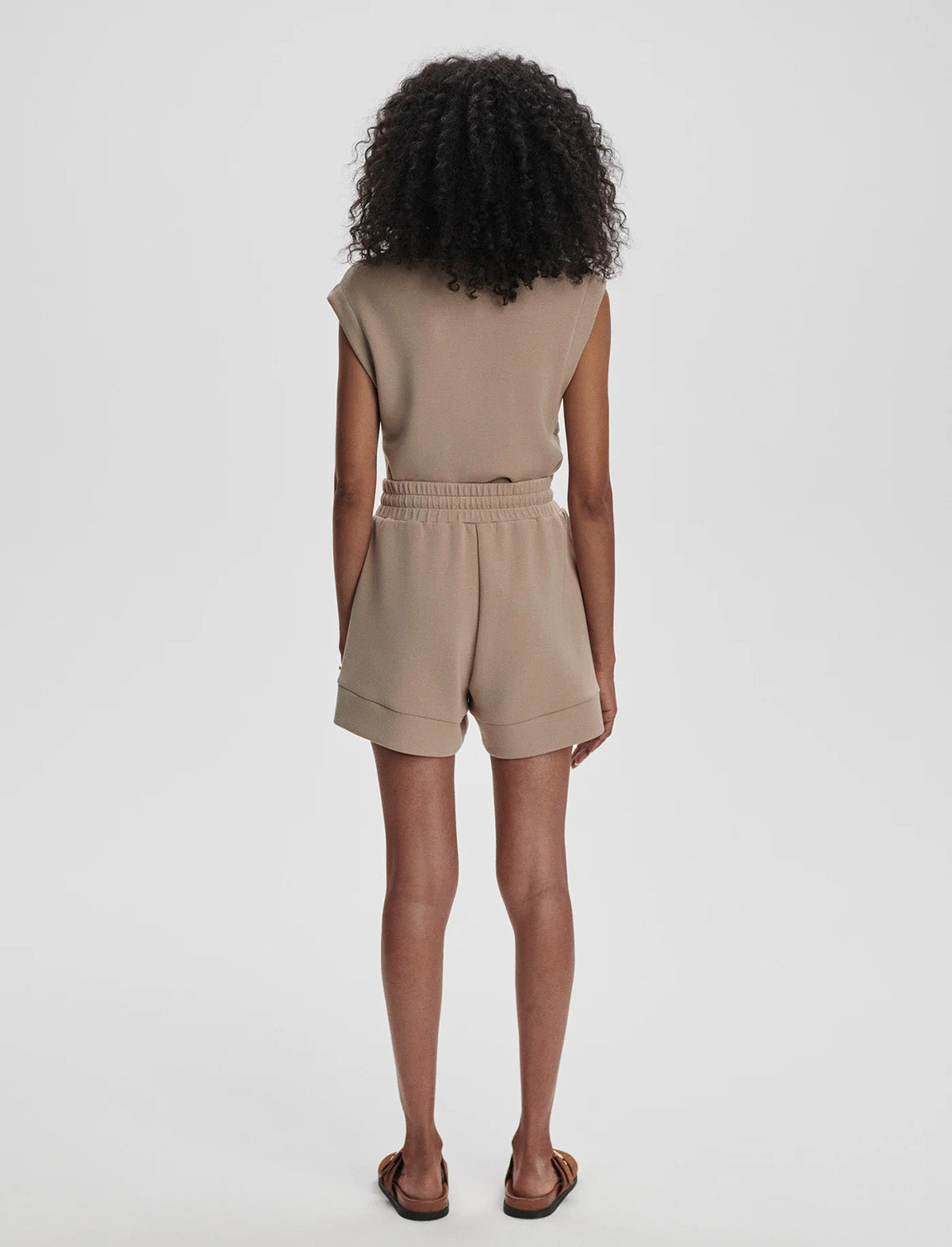 VARLEY Atrium High-Rise Short 4.5" in Light Taupe