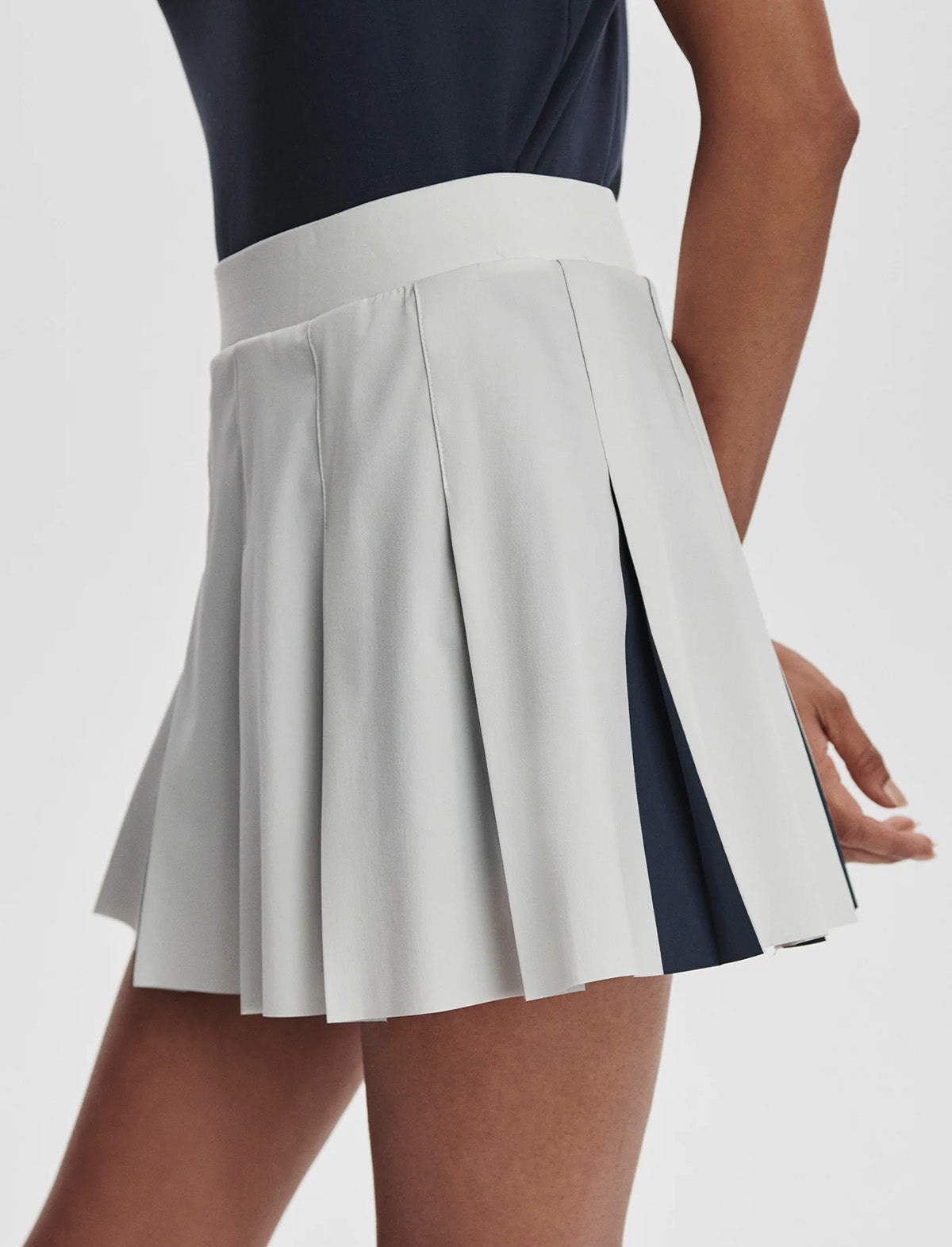 VARLEY Bronte 2-in-1 Skirt 15.5" in White/Blue Nights