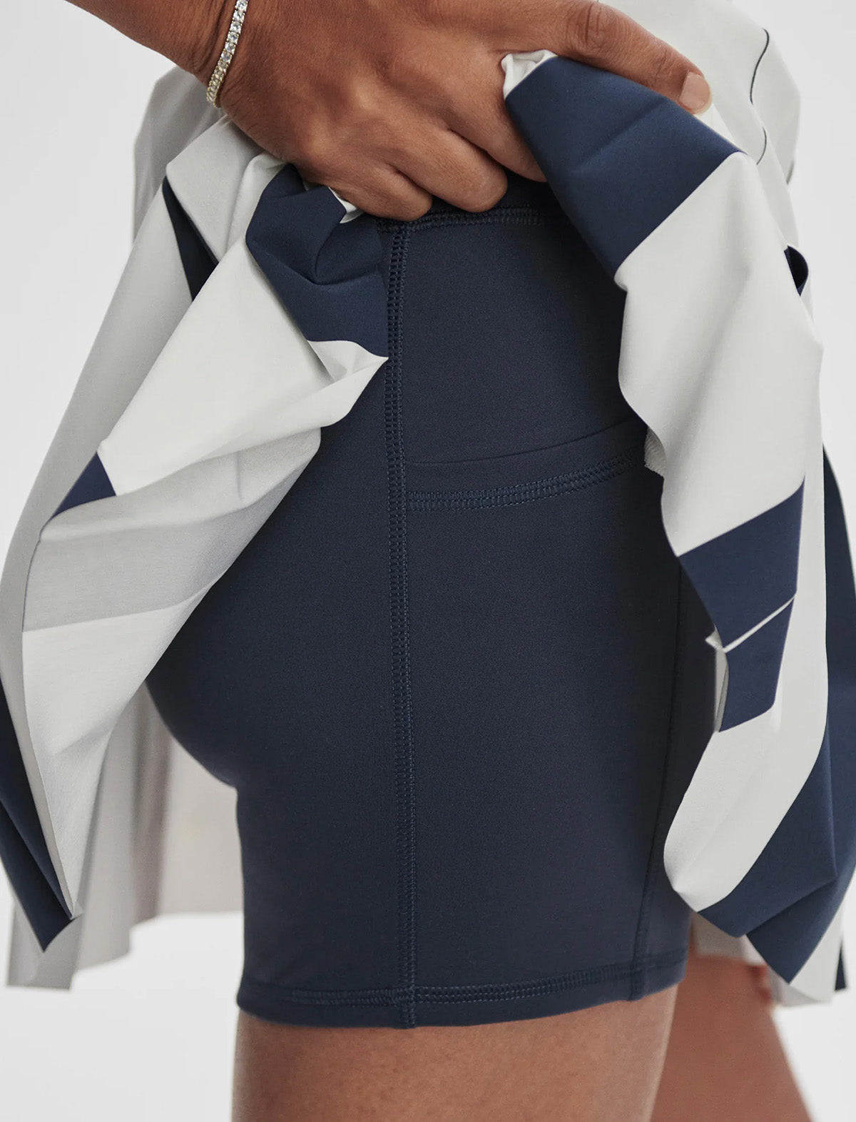 VARLEY Bronte 2-in-1 Skirt 15.5" in White/Blue Nights