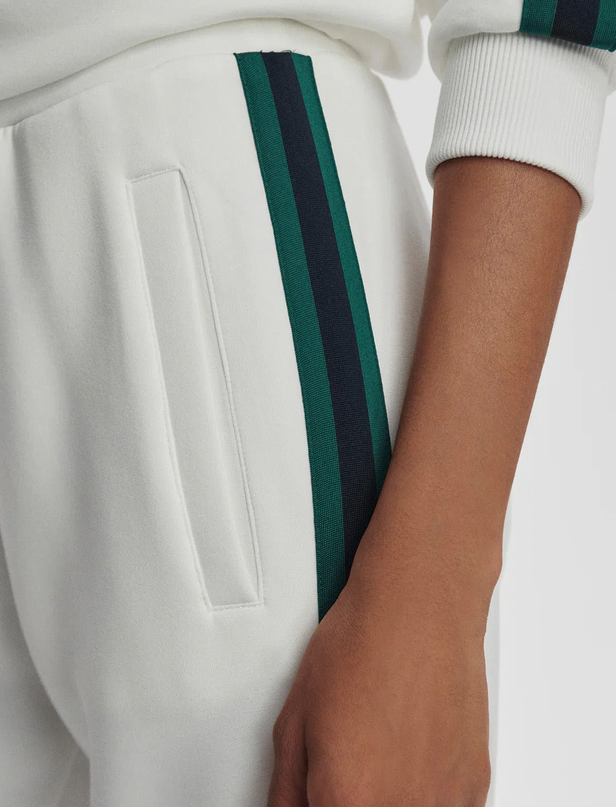 VARLEY The Slim Stripe Cuff Pant 26" in White/Navy/Forest