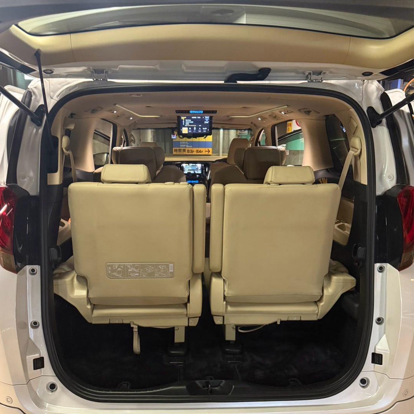 TOYOTA ALPHARD HYBRID EXECUTIVE LOUNGE WHITE