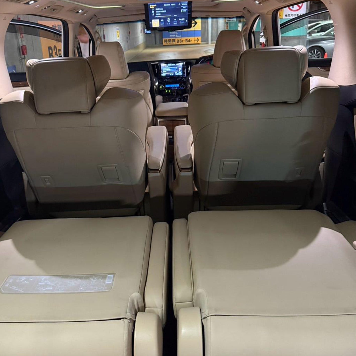TOYOTA ALPHARD HYBRID EXECUTIVE LOUNGE WHITE
