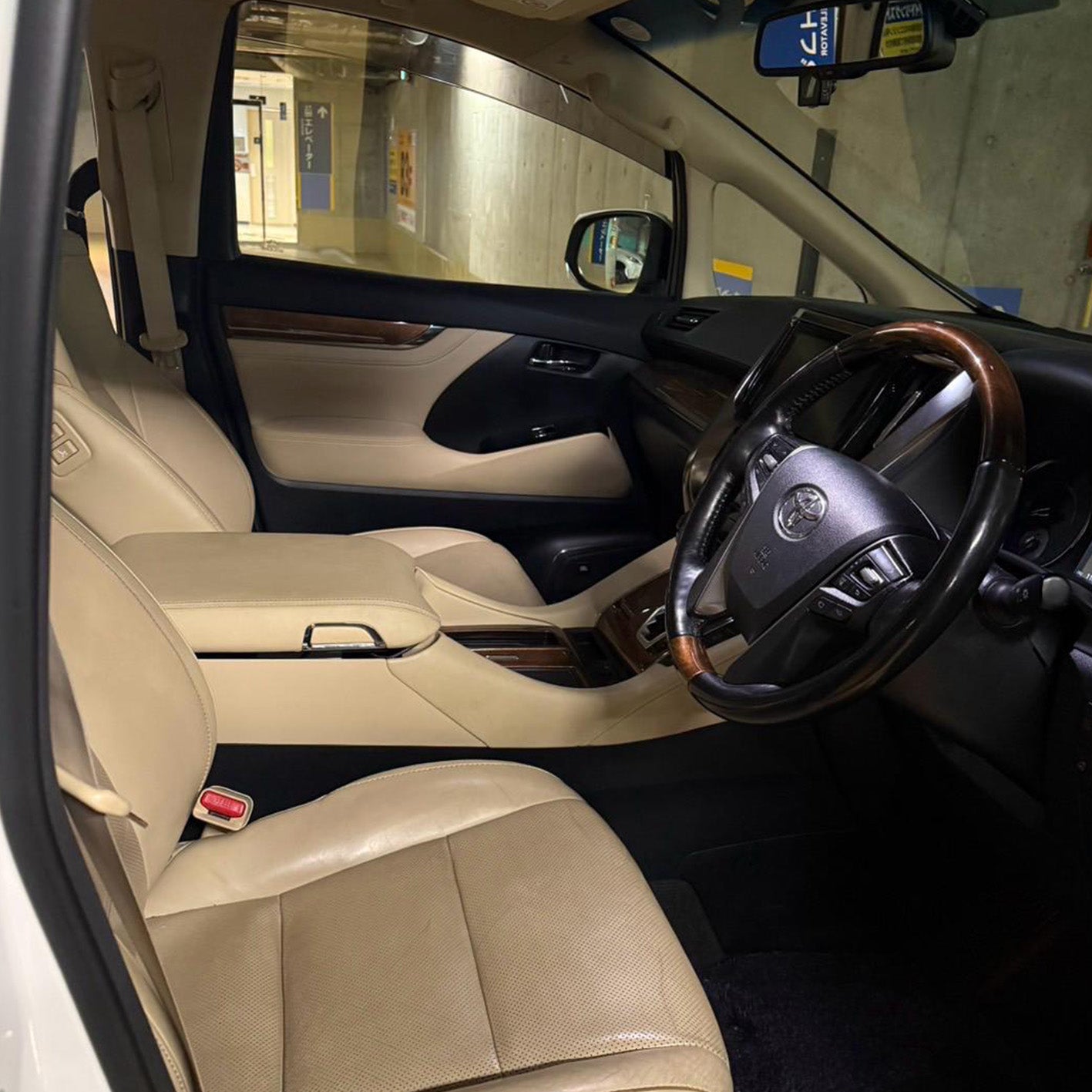 TOYOTA ALPHARD HYBRID EXECUTIVE LOUNGE WHITE
