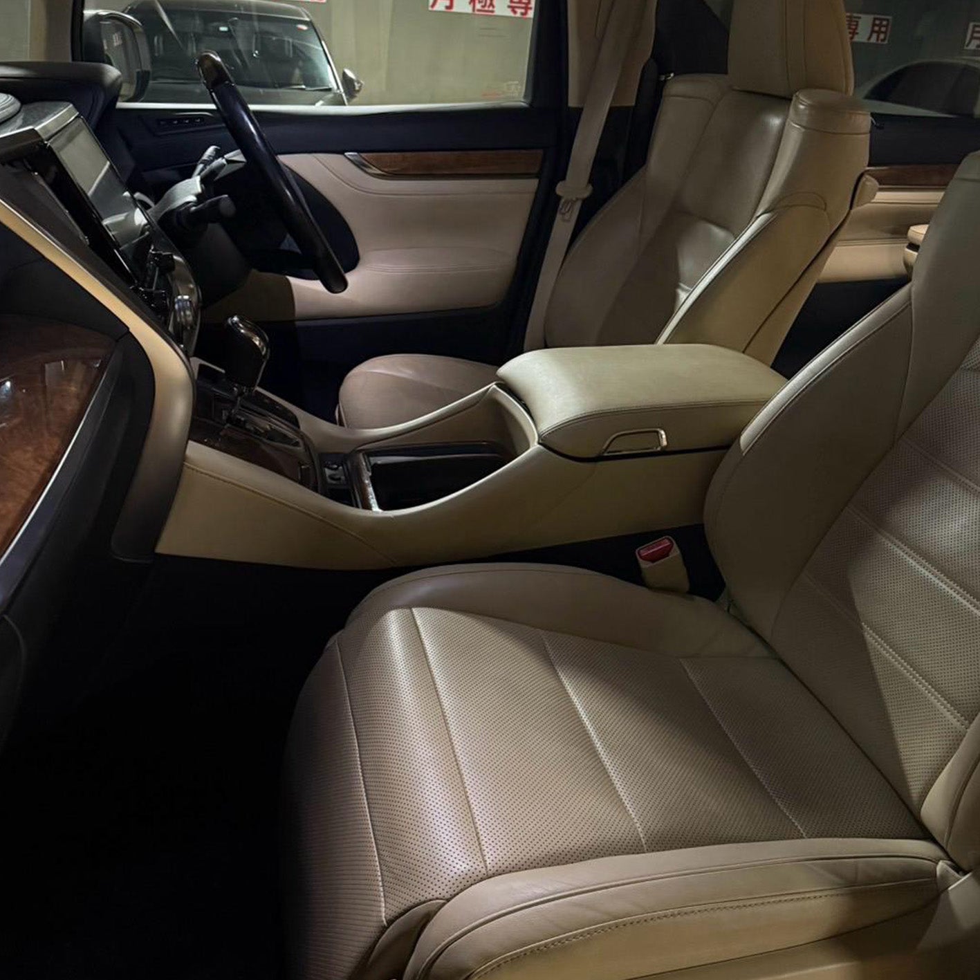 TOYOTA ALPHARD HYBRID EXECUTIVE LOUNGE WHITE