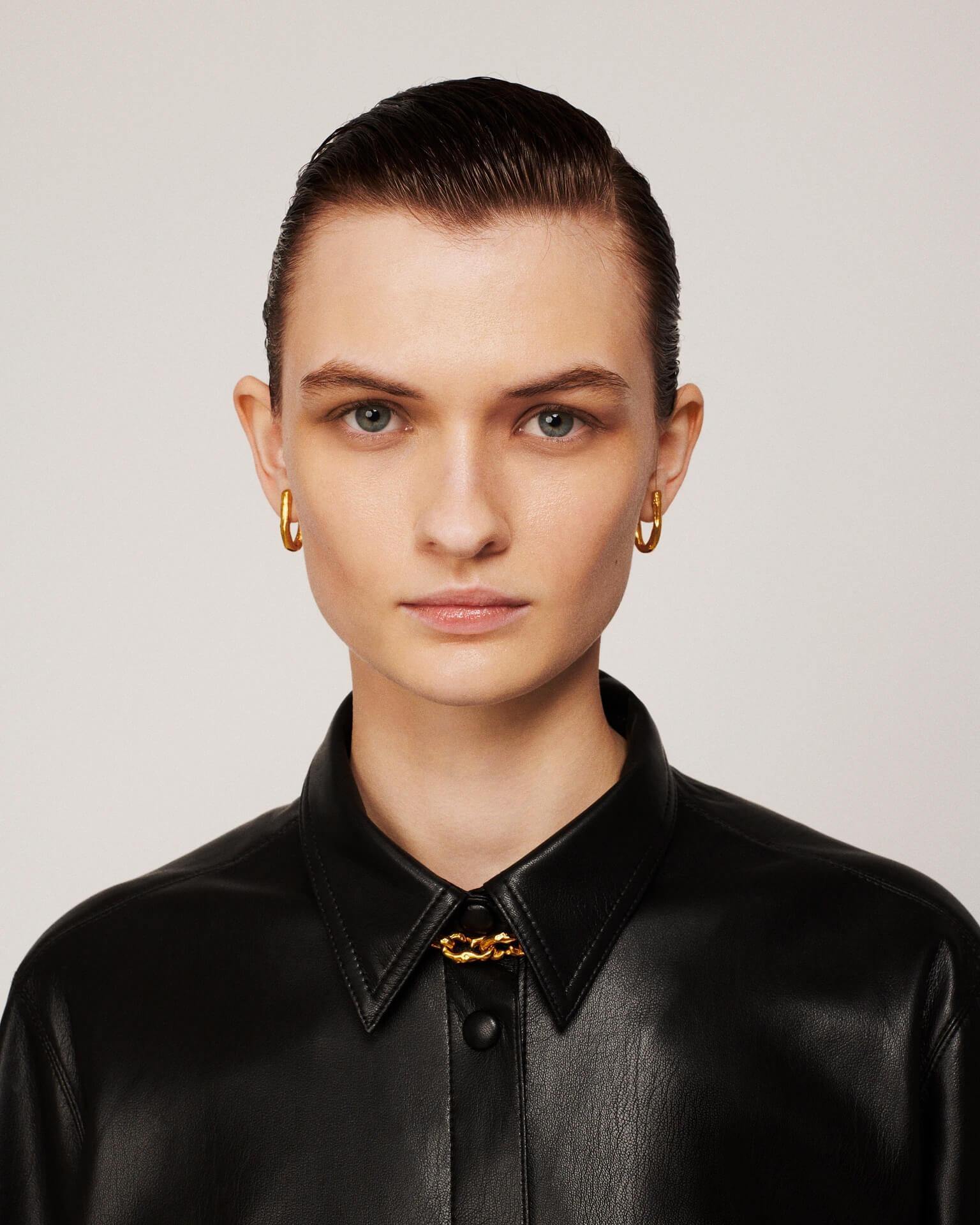Artha Shirt In Black | CLOSET Singapore
