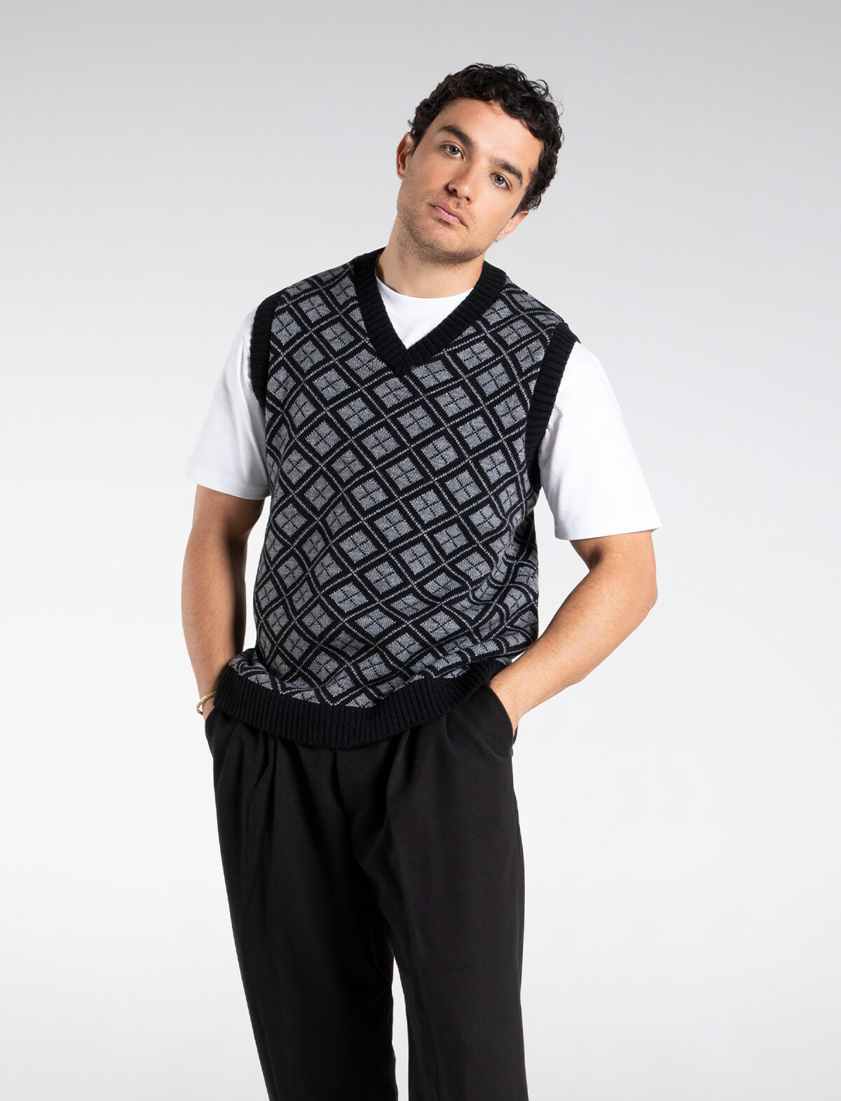 MANORS GOLF Checkered Vest in Black Grey