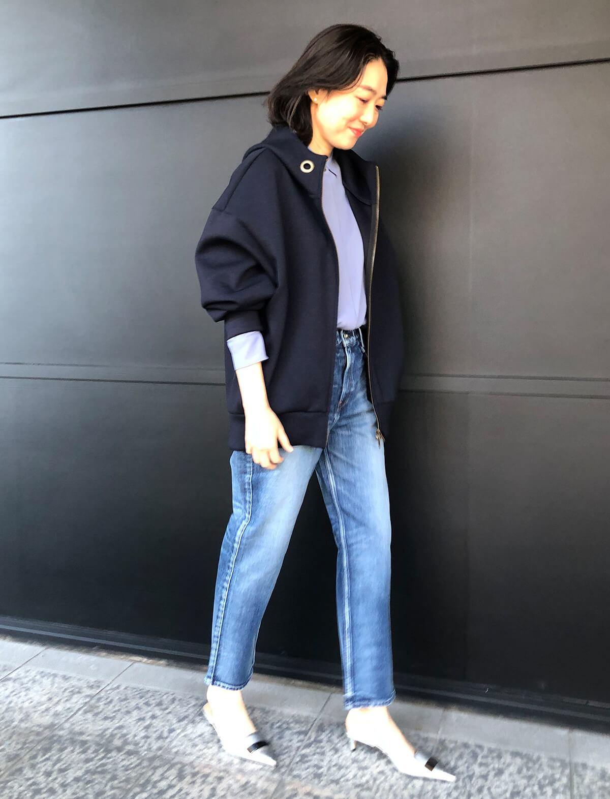 UPPER HIGHTS The Girl Midrise Relaxed Tapered Jeans in Moon | CLOSET Singapore