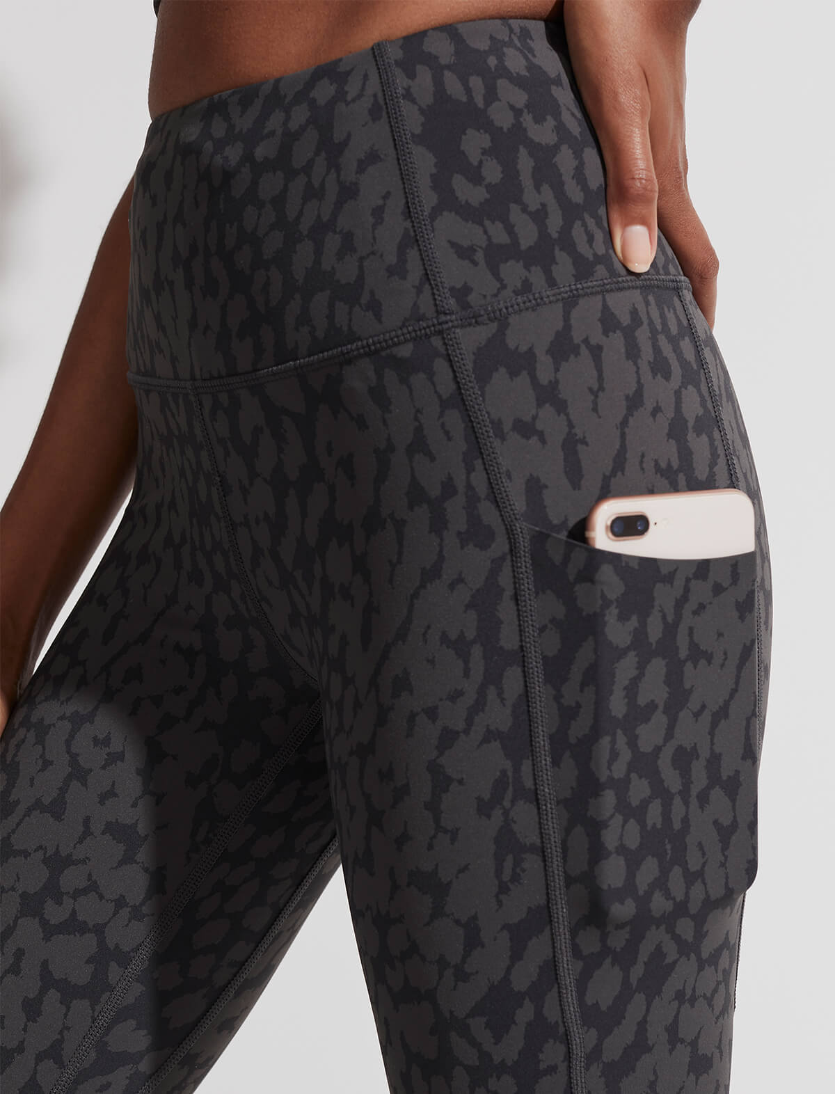 VARLEY Let's Go Running Legging in Shadow Animal