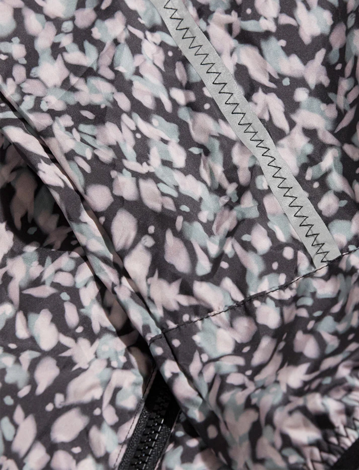 VARLEY Print Terrace Running Jacket in Dark Motion Petal