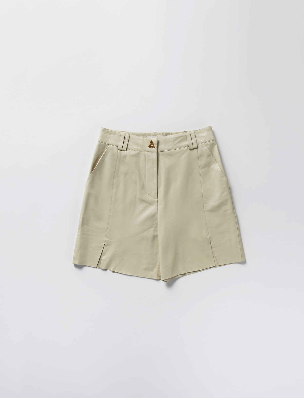 AERON Carla Shorts in Oyster