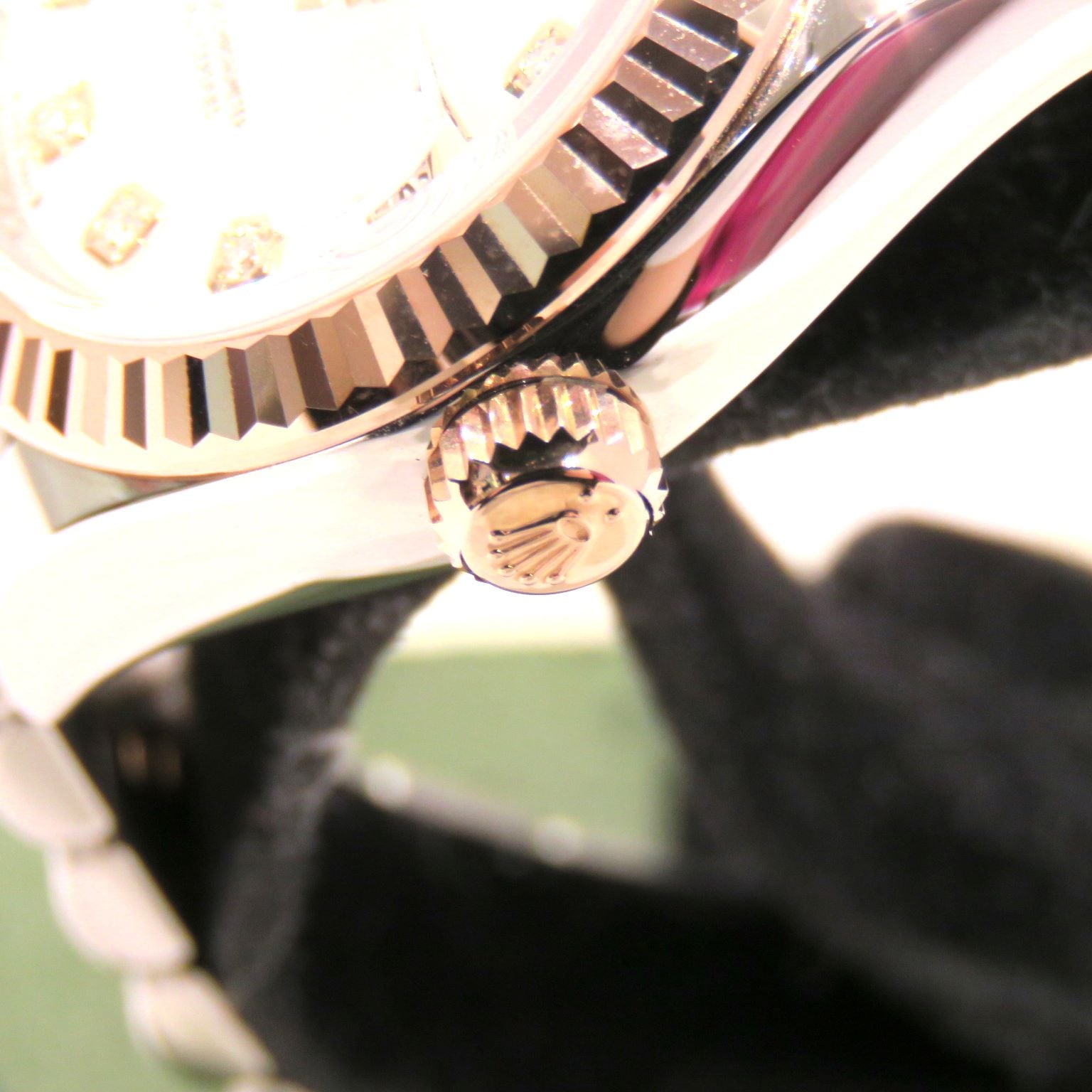 ROLEX LADY-DATEJUST 28 WHITE SHELL 10pcs Diamonds