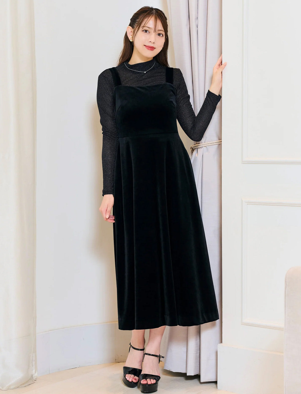 RICORD Back Ribbon Velour Dress in Black