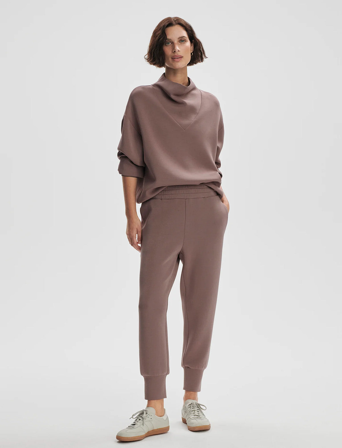 VARLEY The Slim Cuff Pant 25" in Antler