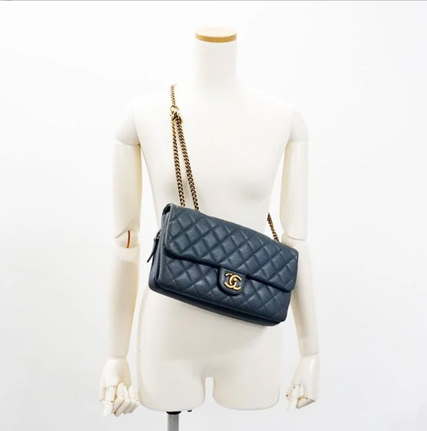 CHANEL Matrasse 30 Shoulder Bag