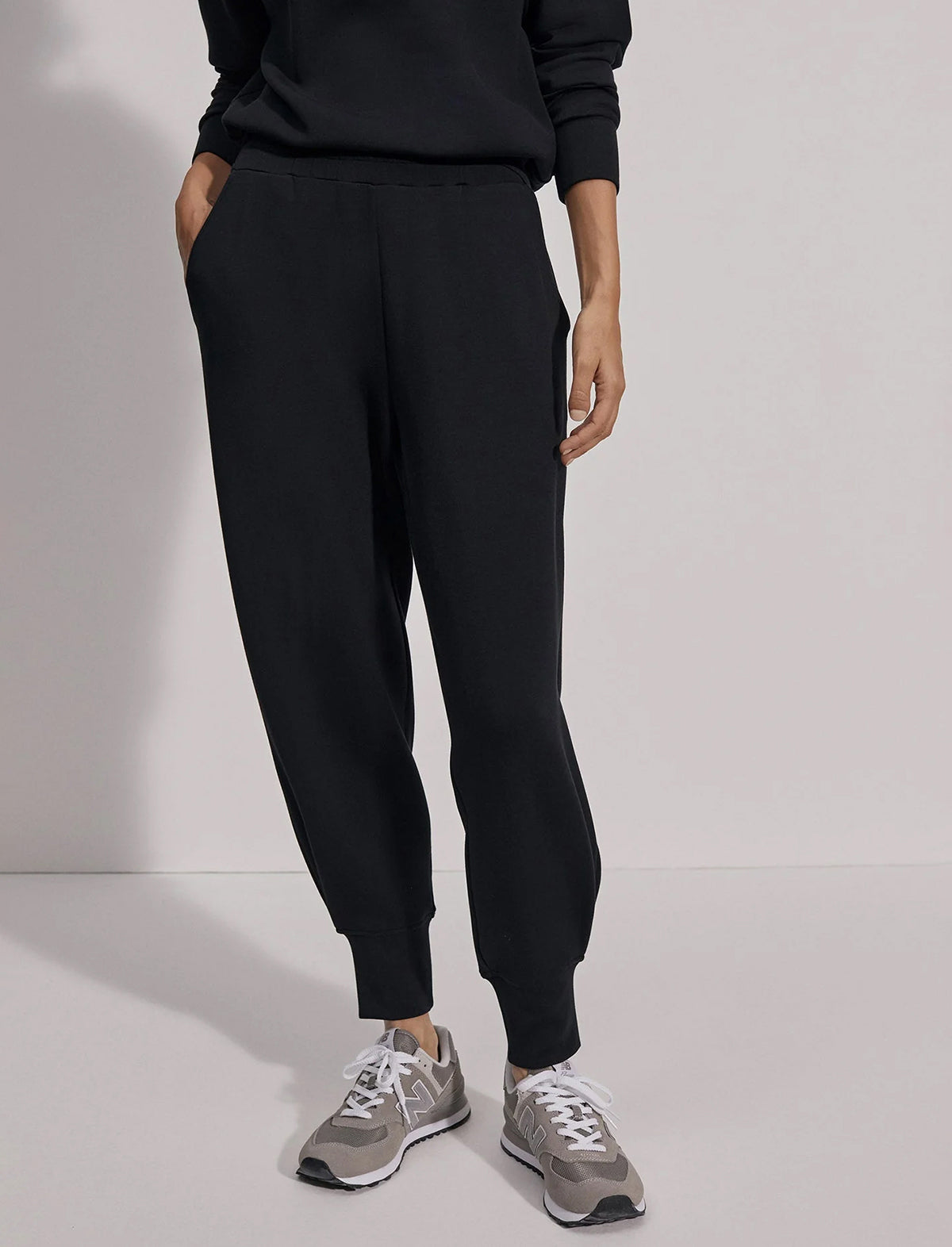 VARLEY The Relaxed Pant 25" In Black