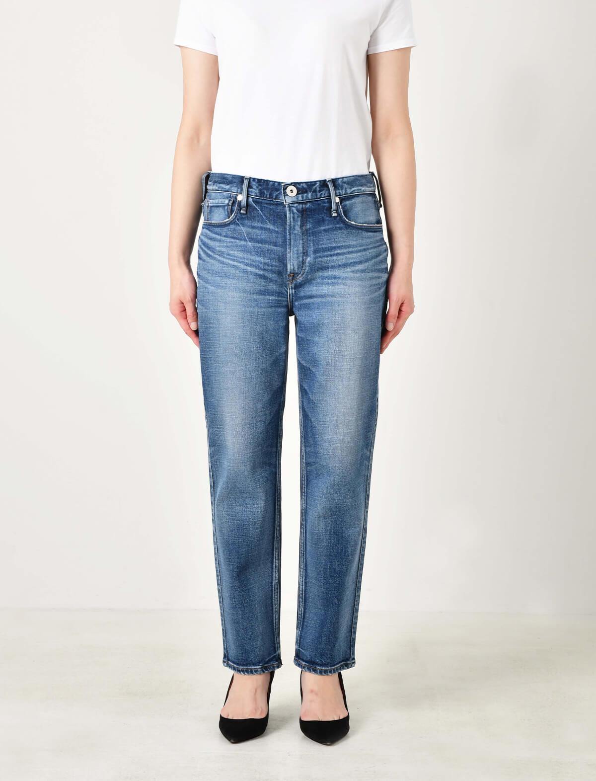 UPPER HIGHTS The Girl Midrise Relaxed Tapered Jeans in Moon | CLOSET Singapore