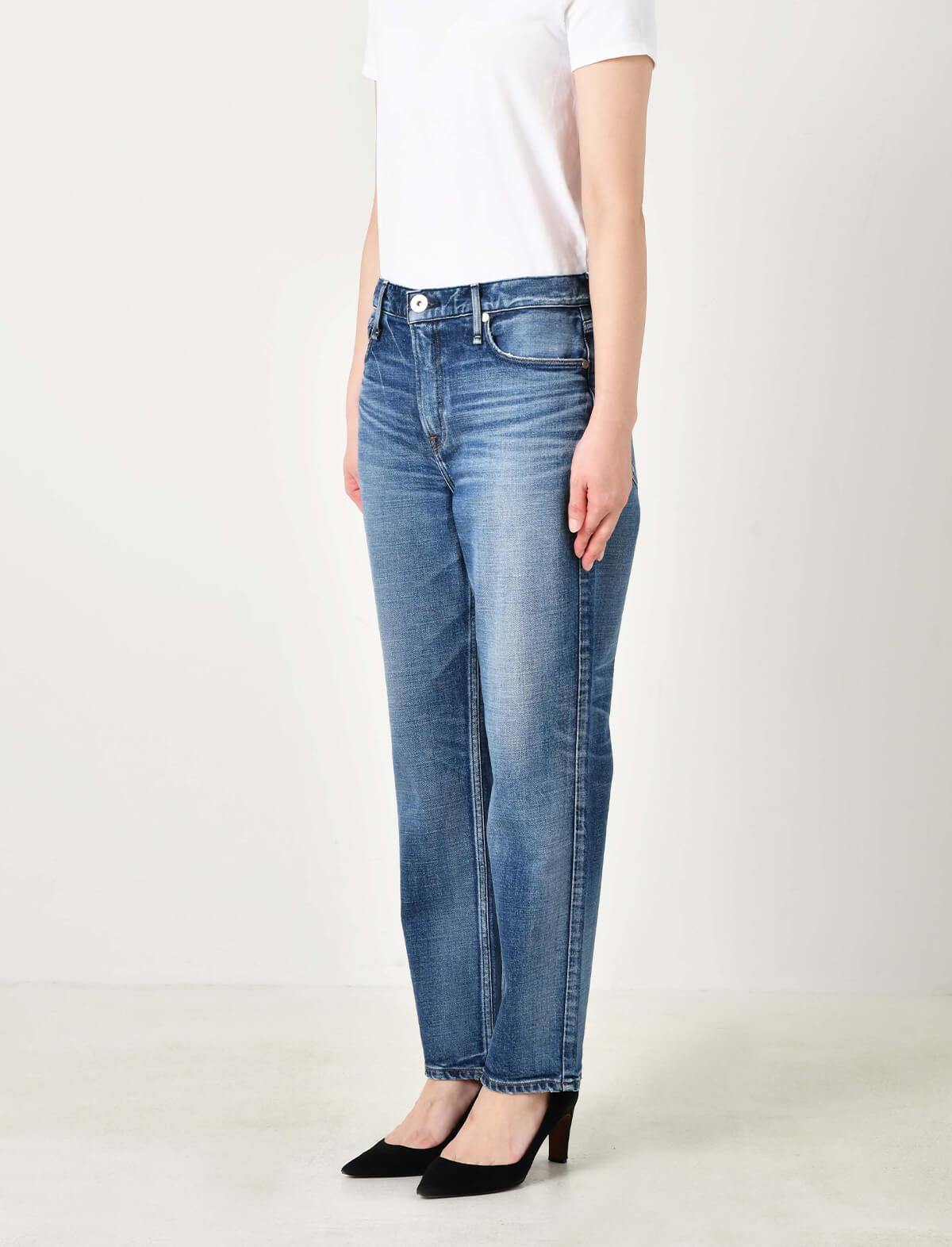 UPPER HIGHTS The Girl Midrise Relaxed Tapered Jeans in Moon | CLOSET Singapore