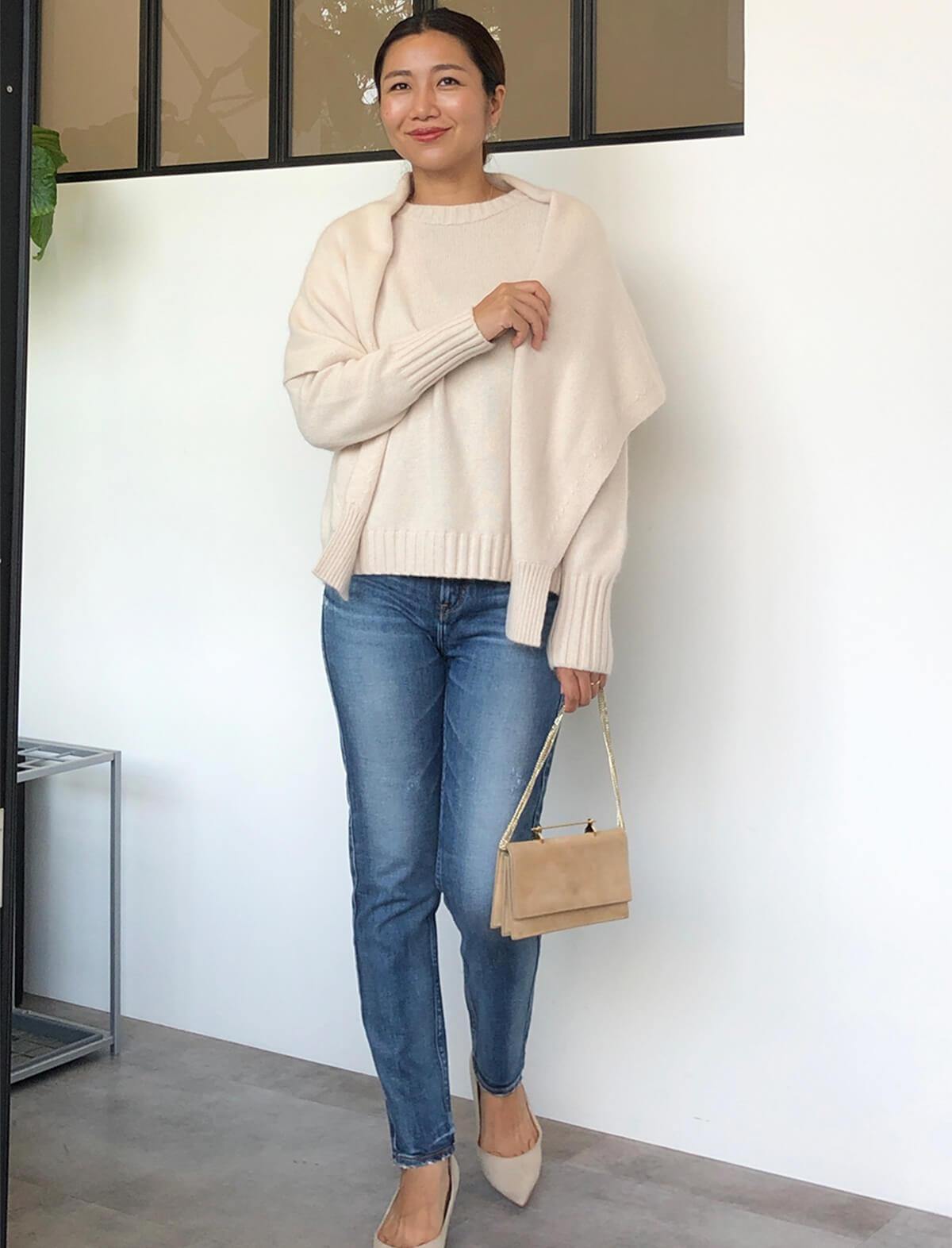 UPPER HIGHTS The Stella Midrise Girlfriend Jeans in Moon | CLOSET Singapore
