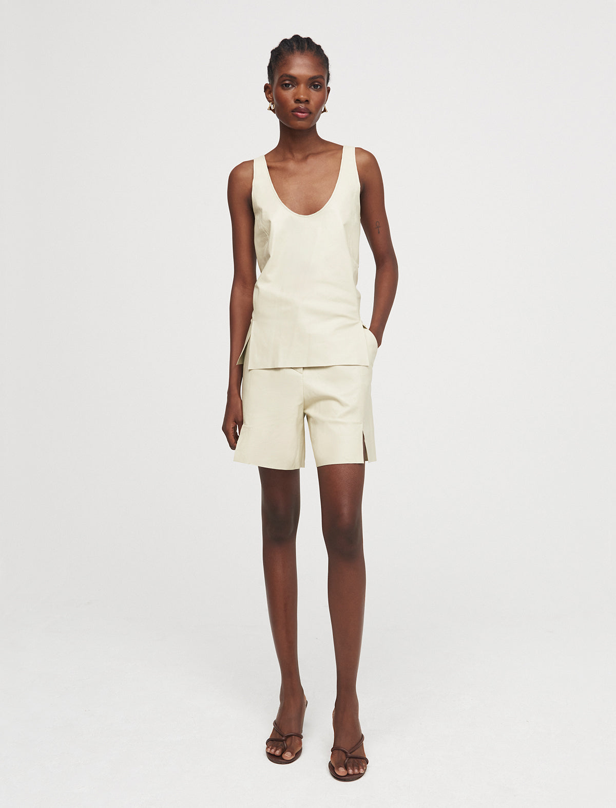 AERON Carla Shorts in Oyster